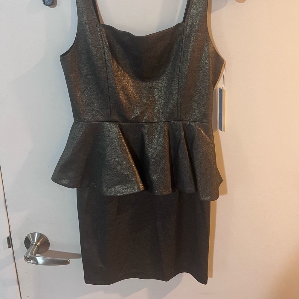 Alice & Olivia size 8 … NWT Chic and elegant
